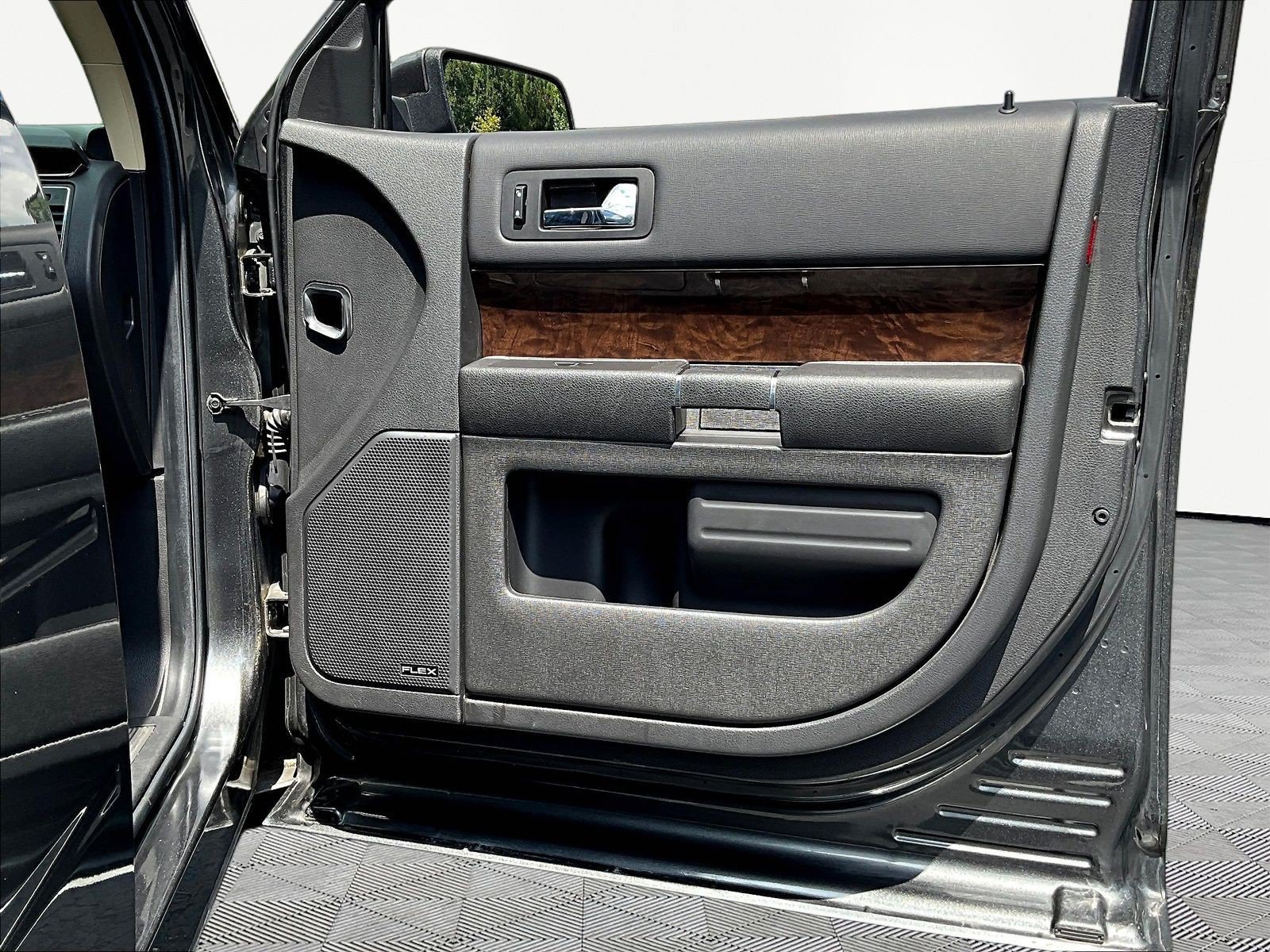 Used 2019 Ford Flex Limited FWD image 28