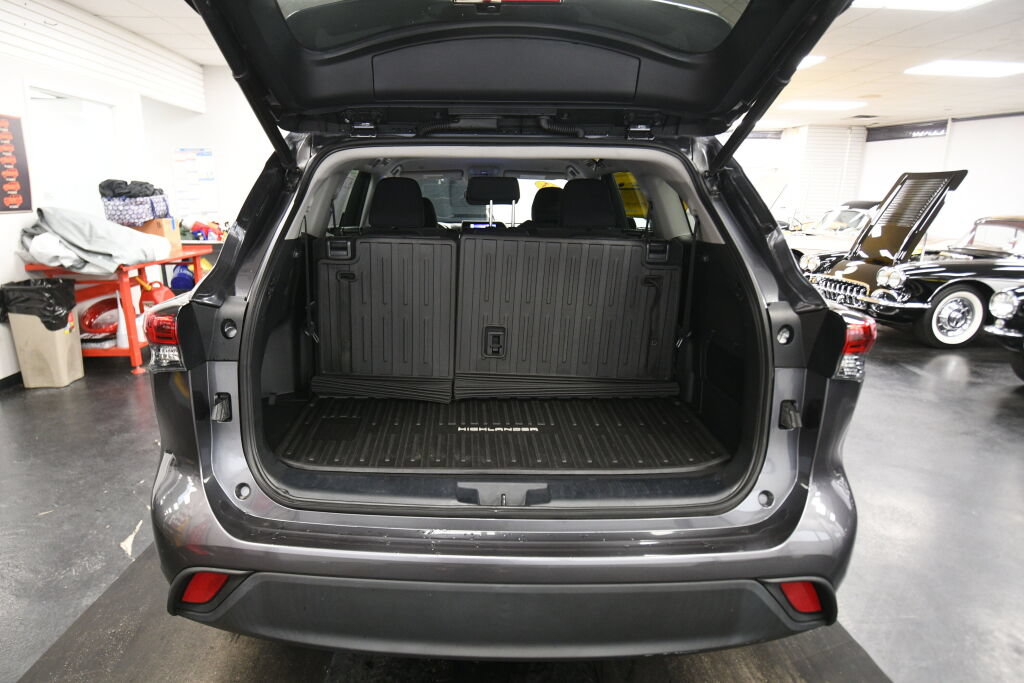 Used 2023 Toyota Highlander LE AWD/4WD image 24