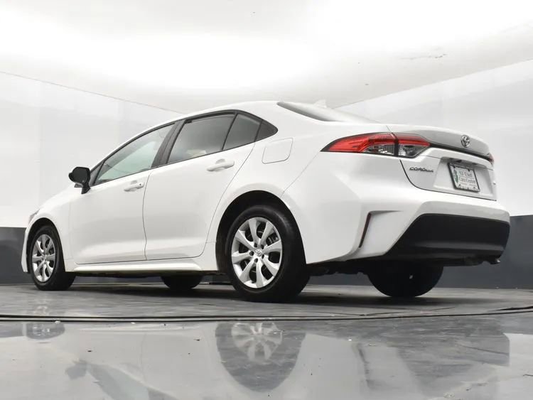 Used 2025 Toyota Corolla LE image 12