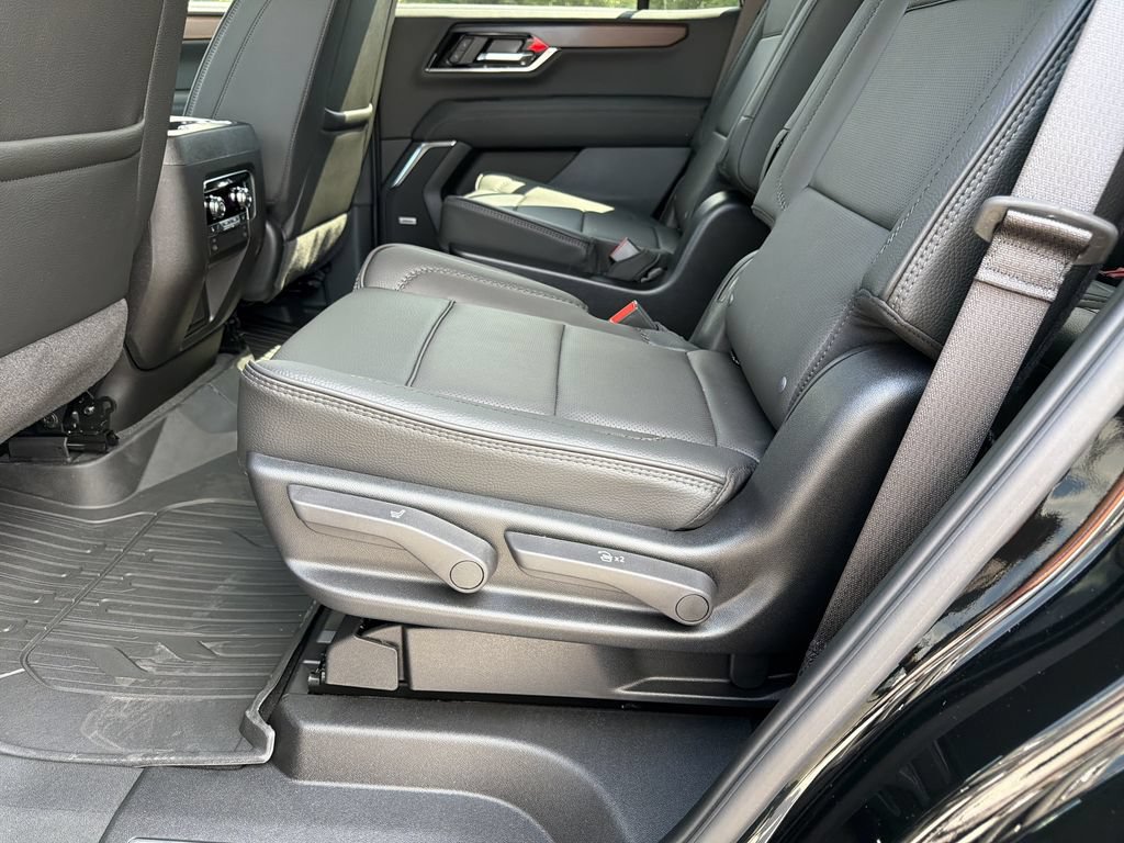 New 2026 GMC Yukon Denali w/ LPO, Floor Liner Package RWD image 17