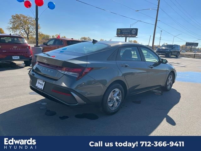 New 2025 Hyundai Elantra SE image 5