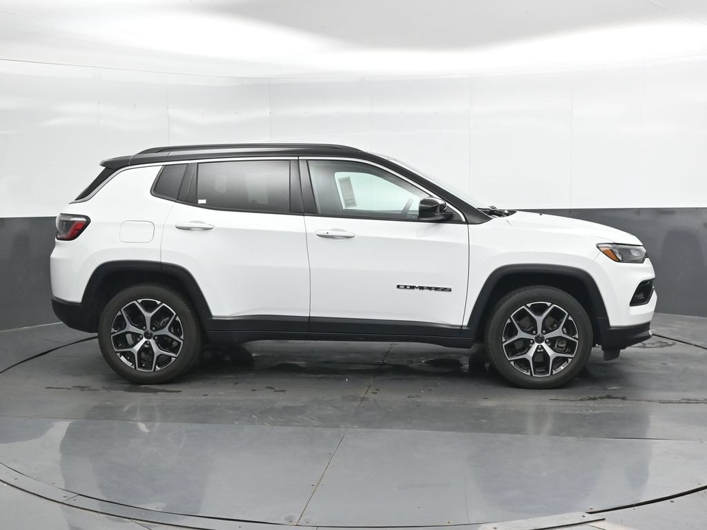 Used 2025 Jeep Compass Limited AWD/4WD image 4