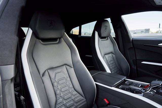 Used 2025 Lamborghini Urus SE image 43