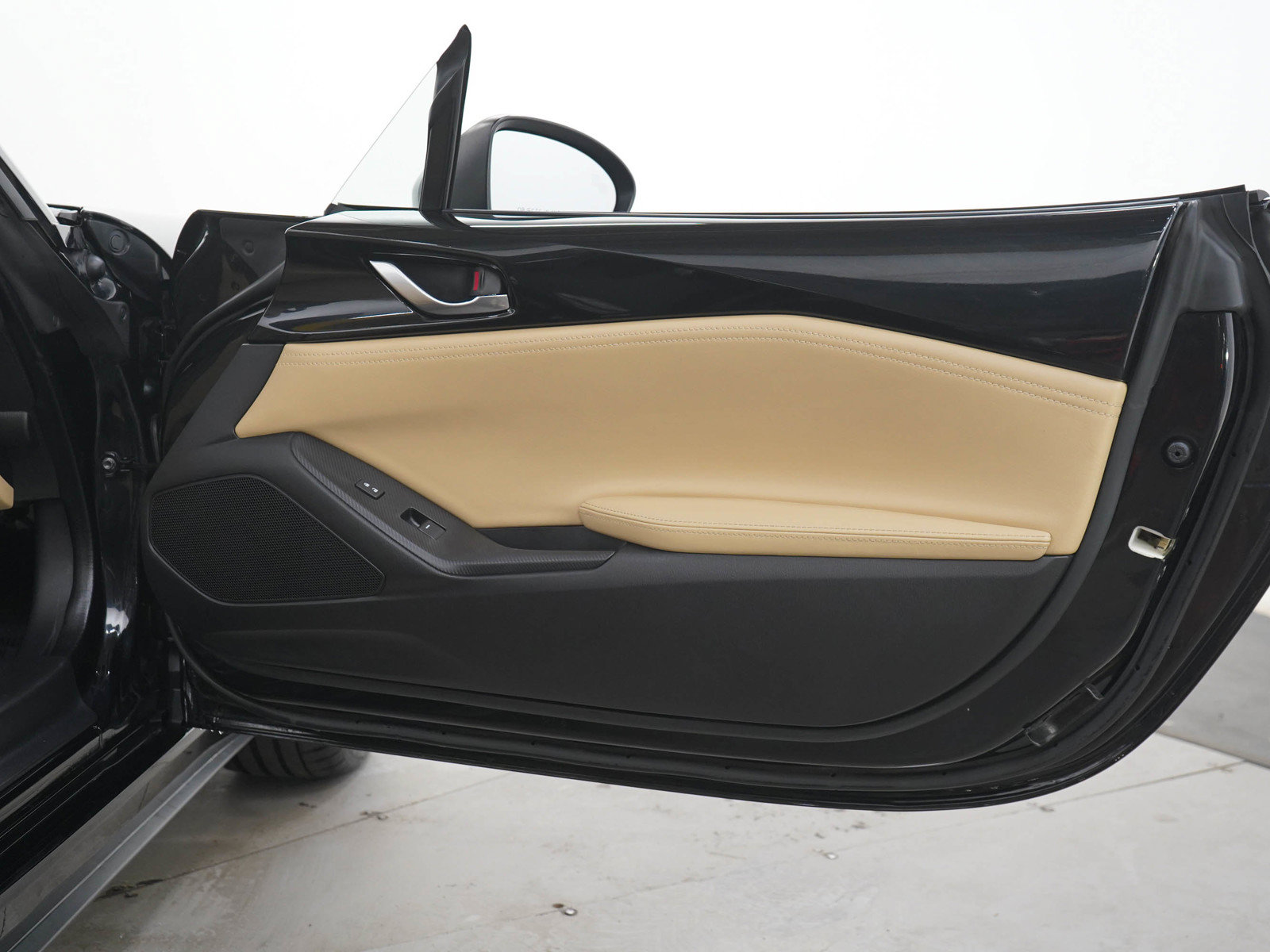 Used 2016 MAZDA MX-5 Miata Grand Touring RWD image 11