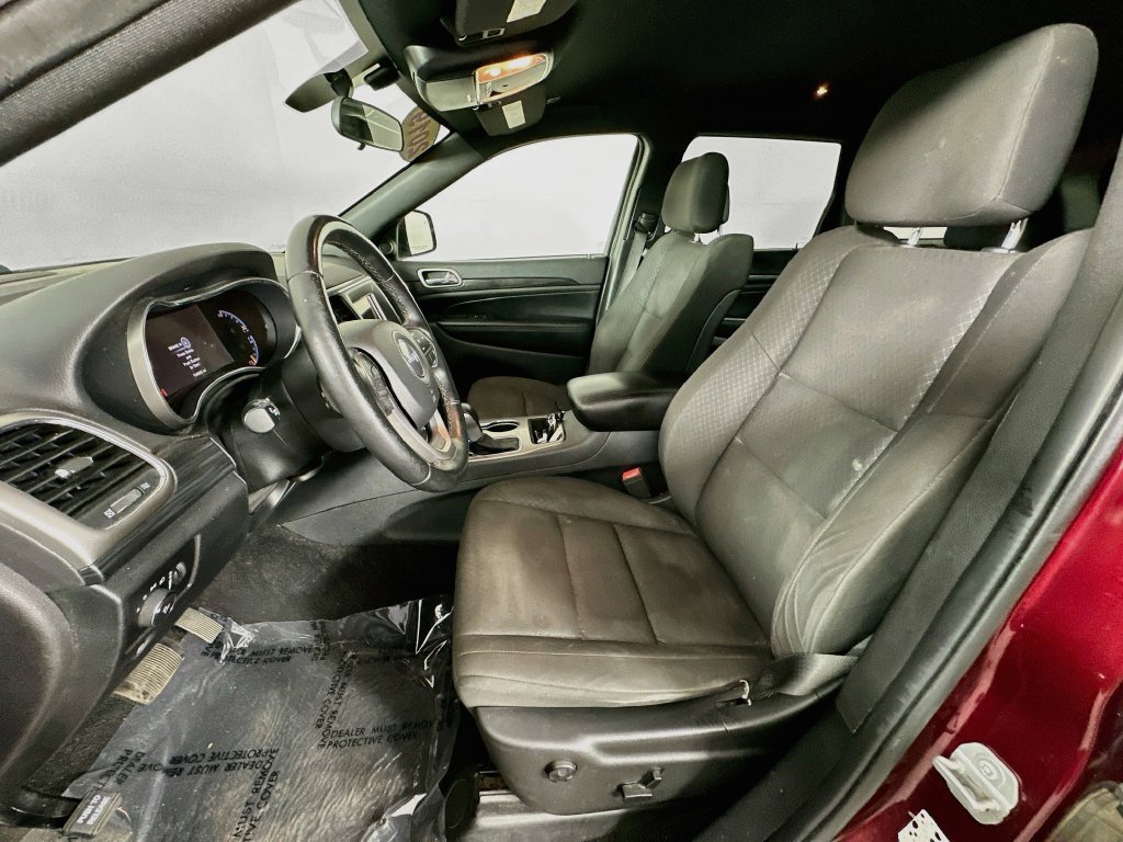 Used 2019 Jeep Grand Cherokee Laredo AWD/4WD image 27