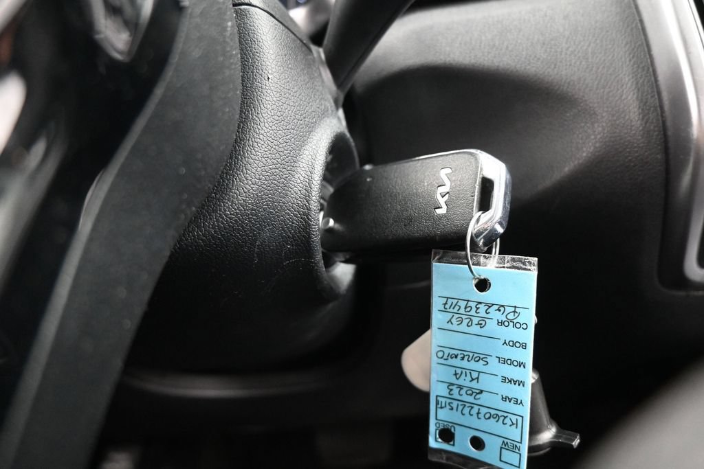 Used 2023 Kia Sorento LX FWD image 28