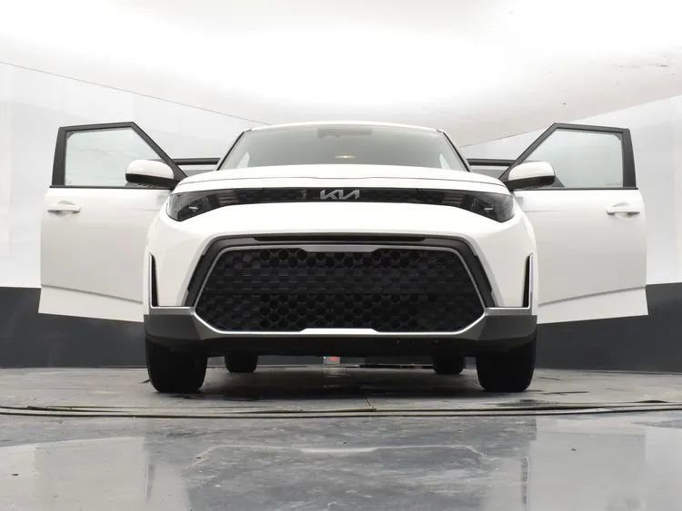 Used 2025 Kia Soul LX w/ LX Technology Package image 11