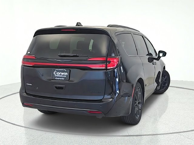 Used 2025 Chrysler Pacifica Limited FWD image 5