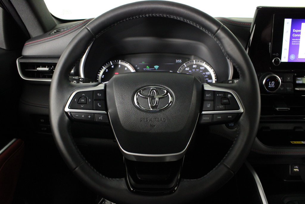 Used 2024 Toyota Highlander XSE FWD image 27
