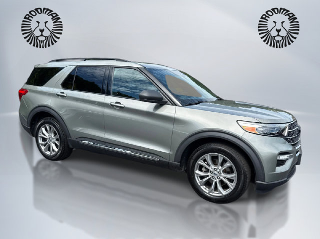 Certified 2020 Ford Explorer XLT w/ Equipment Group 202A AWD/4WD image 3