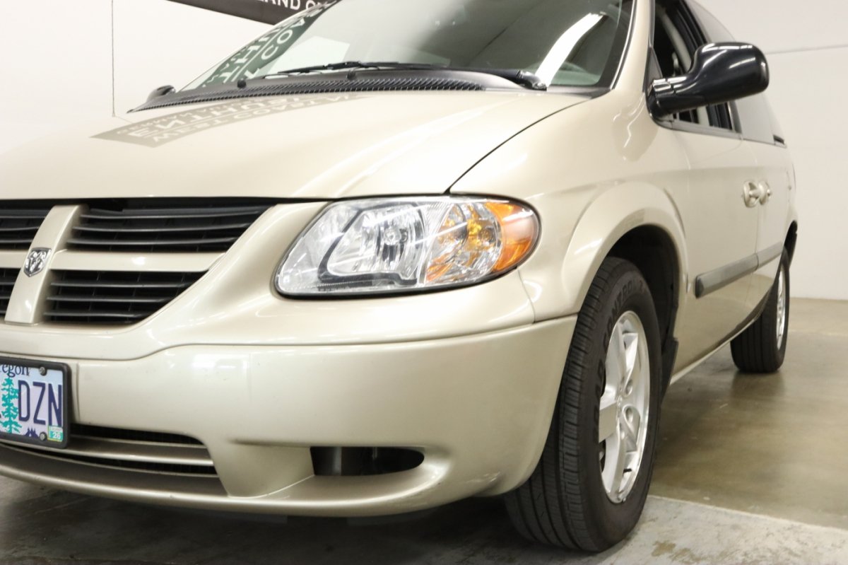 Used 2007 Dodge Caravan SXT w/ Popular Equipment Group I FWD image 5