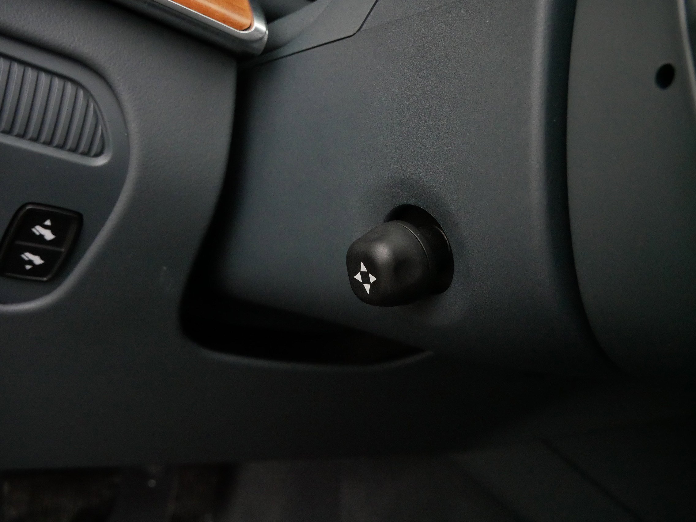 Used 2022 Jeep Grand Wagoneer Series III w/ Rear Seat Video Group 1 image 27