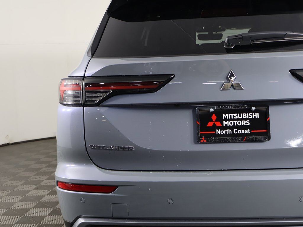 New 2025 Mitsubishi Outlander SE image 17