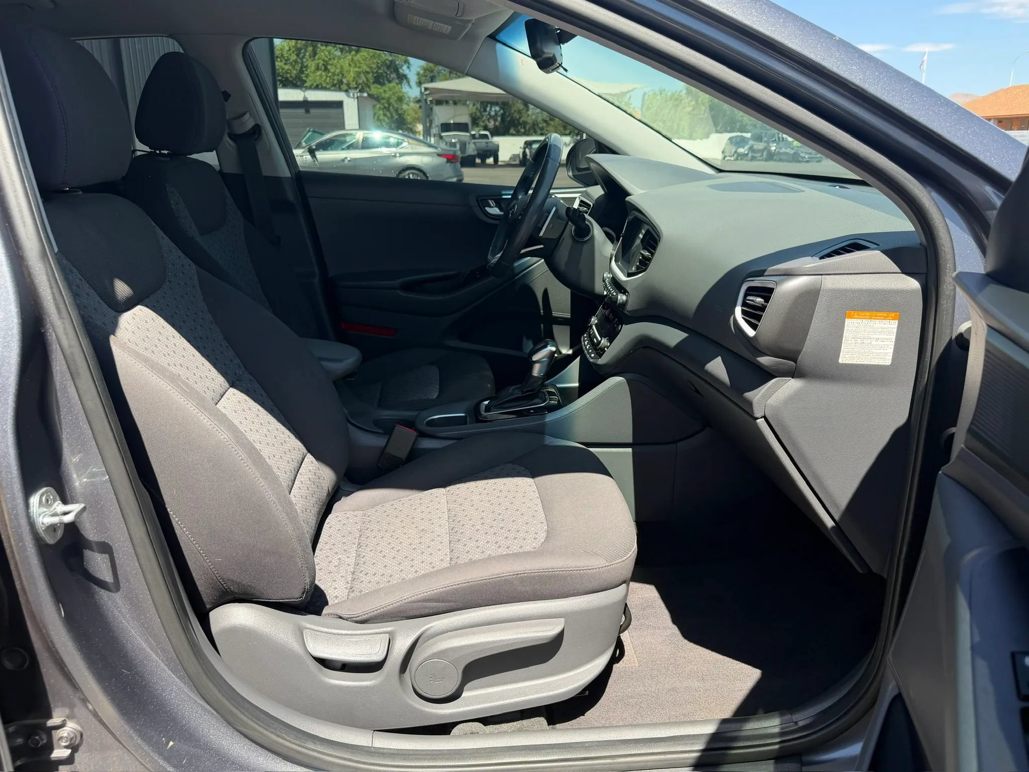 Used 2019 Hyundai Ioniq Plug-In Hybrid FWD image 25