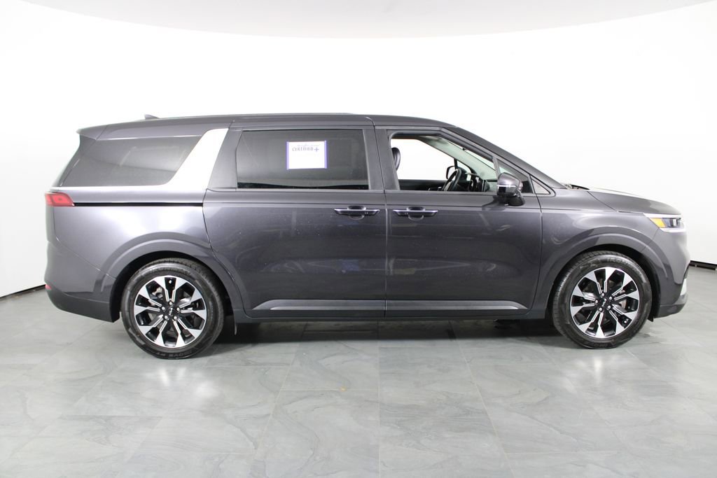 Used 2024 Kia Carnival EX image 14