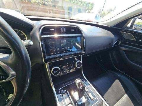 Used 2020 Jaguar XE S image 7