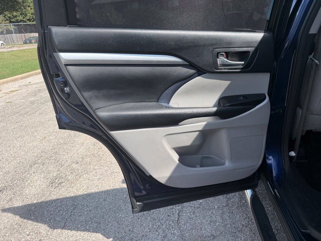Used 2015 Toyota Highlander XLE AWD/4WD image 33