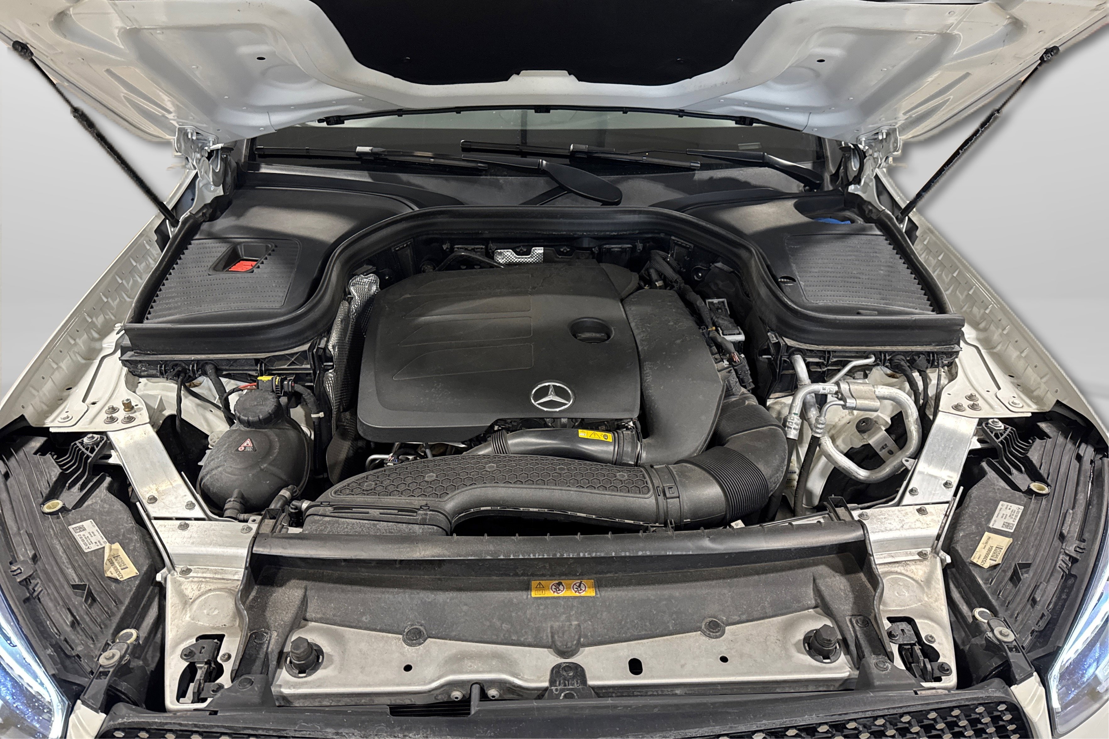 Used 2022 Mercedes-Benz GLC 300 4MATIC image 11