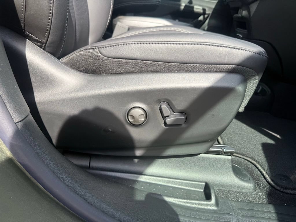 New 2027 Chrysler Pacifica Select FWD image 62