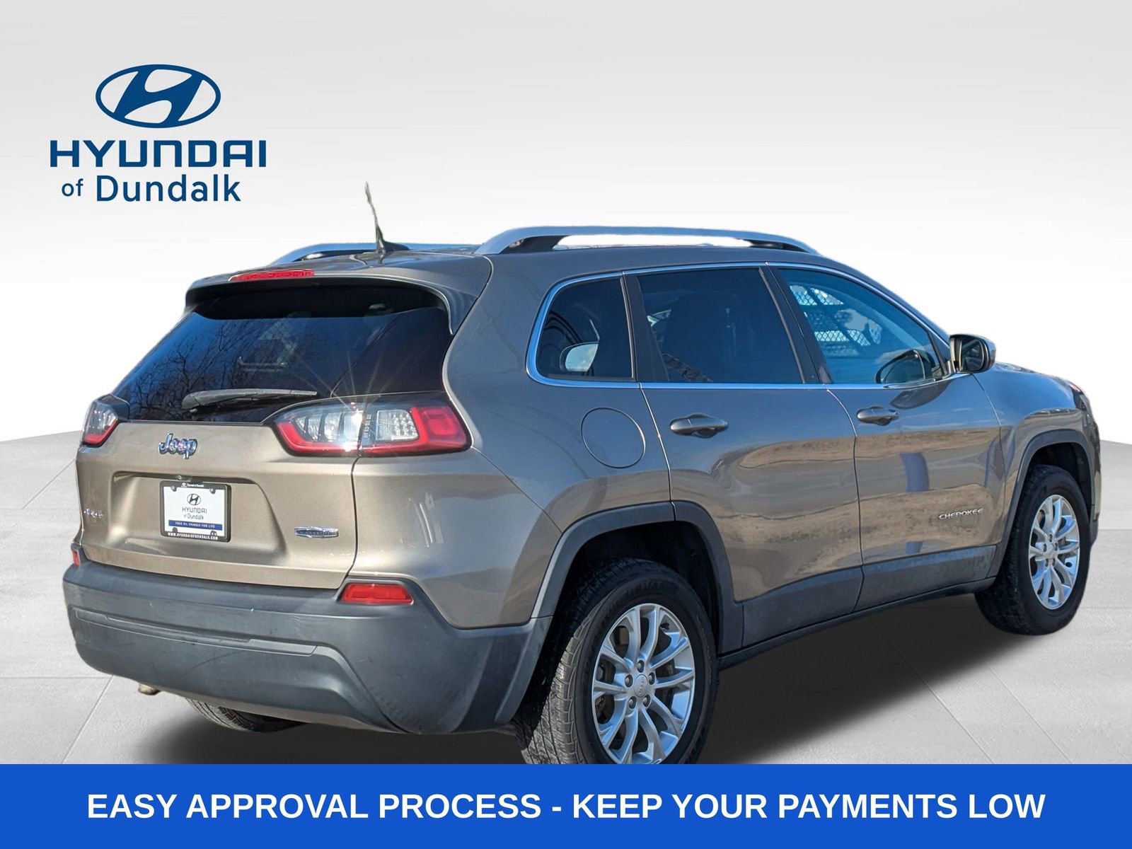 Used 2019 Jeep Cherokee Latitude w/ Cold Weather Group image 8