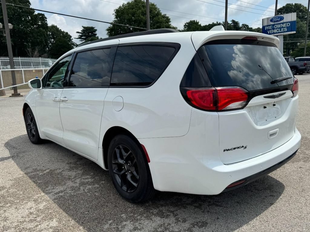 Used 2018 Chrysler Pacifica Touring-L Plus FWD image 5