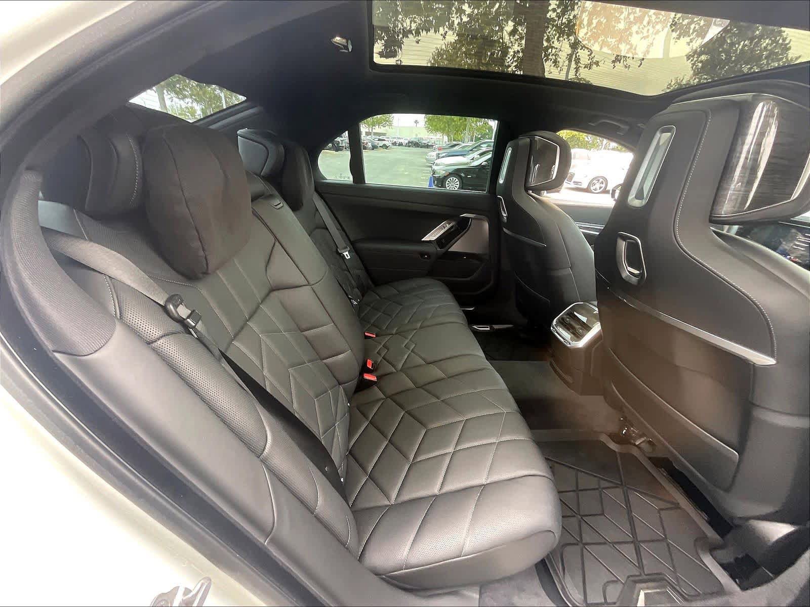 Certified 2024 BMW i7 xDrive60 AWD/4WD image 29