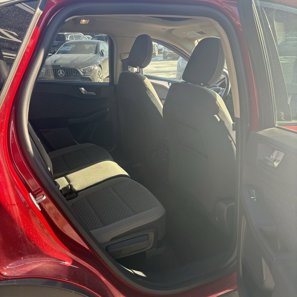 Used 2020 Ford Escape SE image 18