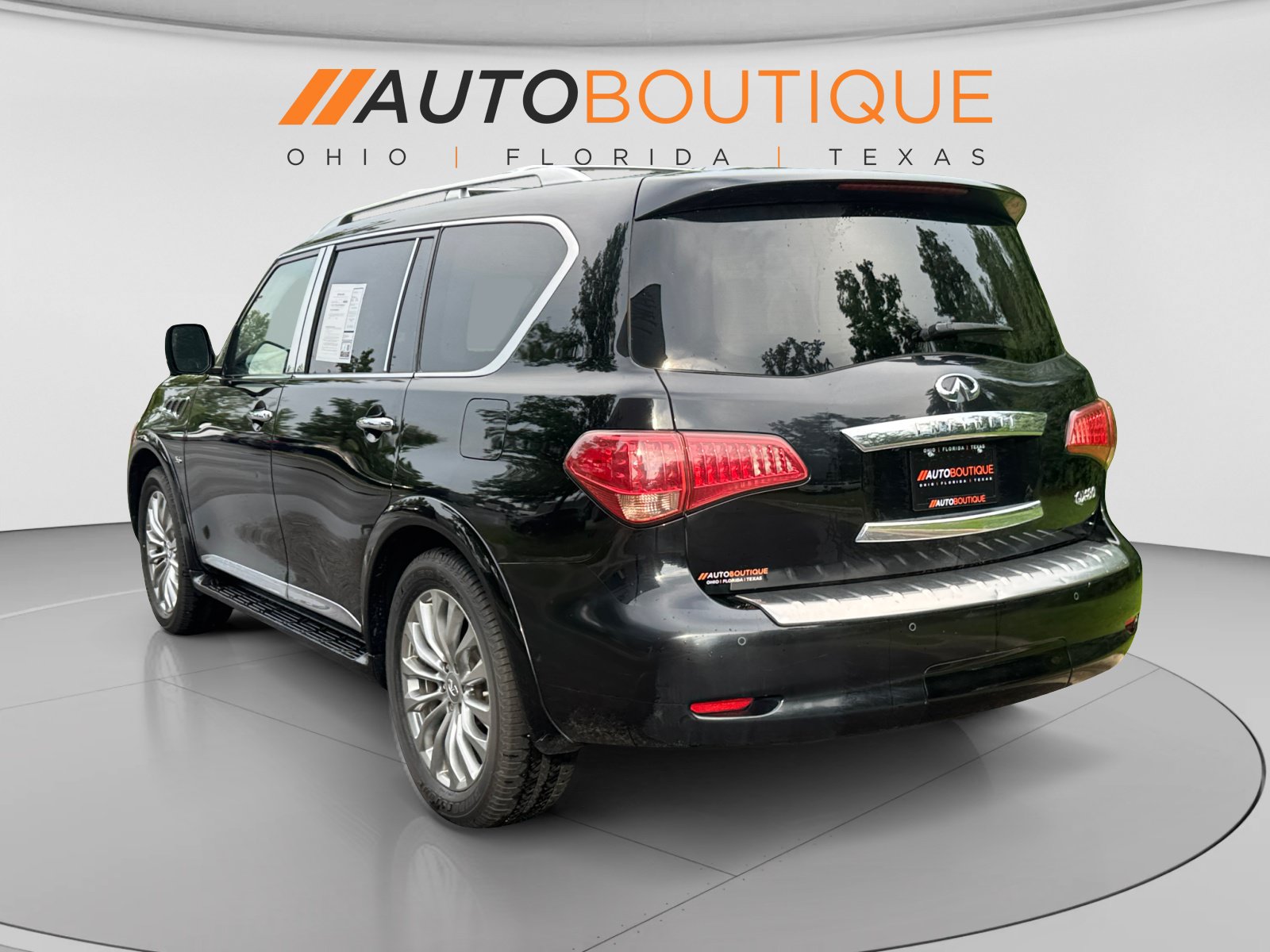 Used 2016 INFINITI QX80 4WD w/ Deluxe Technology Package image 3