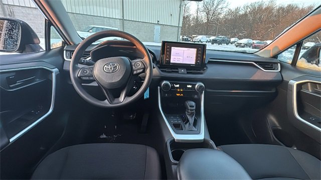 Used 2021 Toyota RAV4 LE image 9