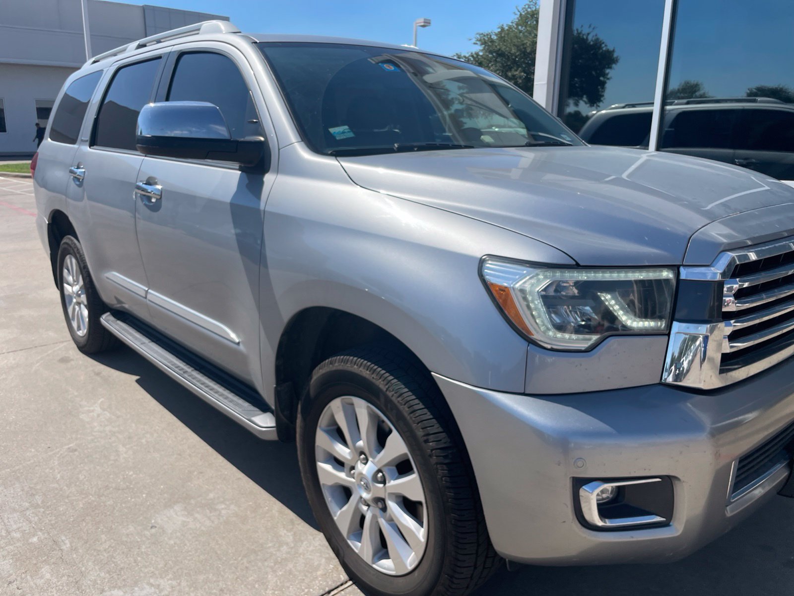 Used 2019 Toyota Sequoia Platinum AWD/4WD image 3