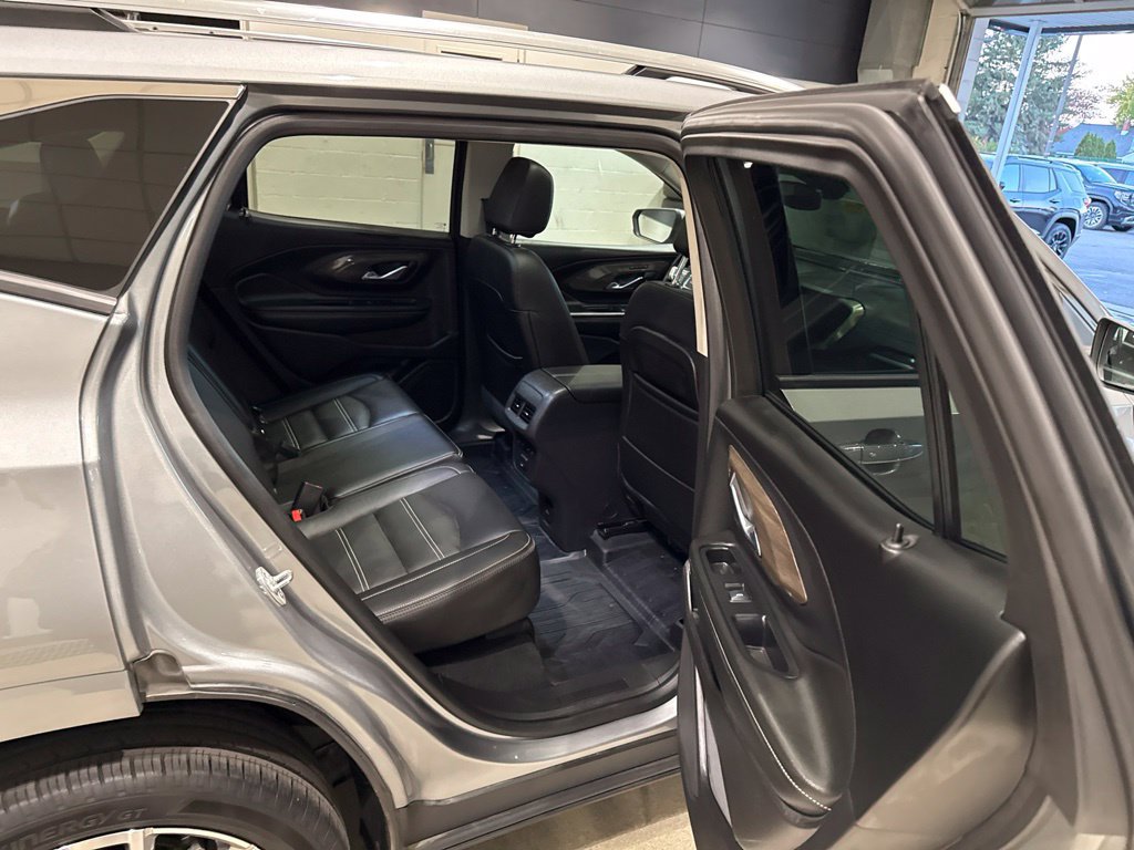 Used 2024 GMC Terrain Denali w/ Denali Premium Package AWD/4WD image 16