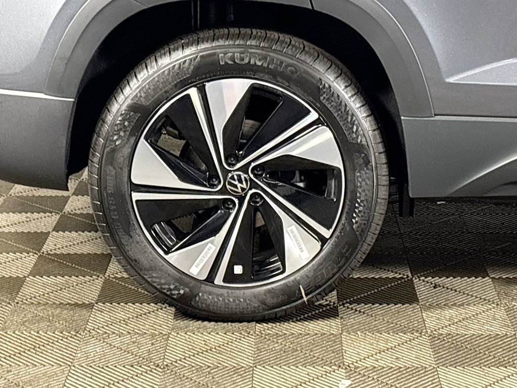 New 2025 Volkswagen Taos SE image 23