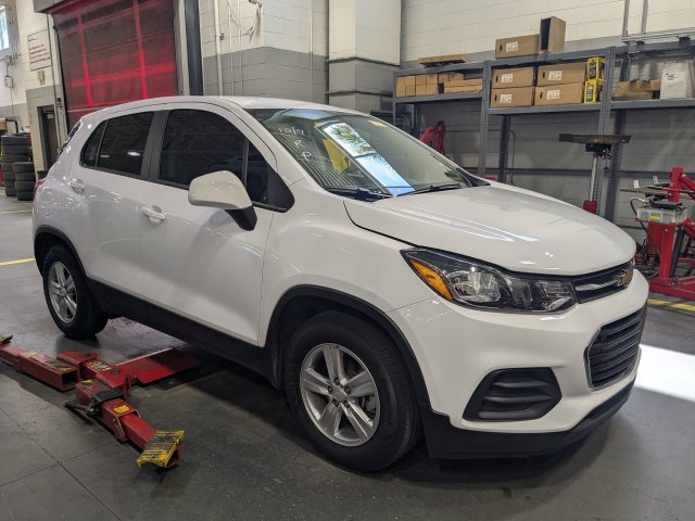 Used 2022 Chevrolet Trax LS w/ Tint and Cruise Package FWD image 1