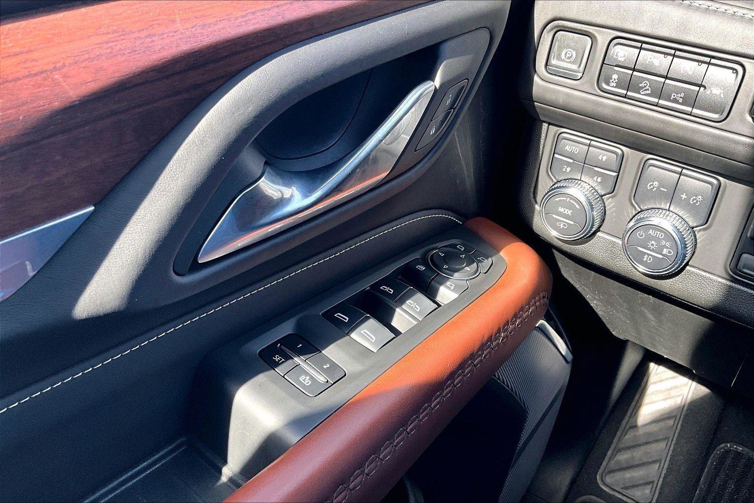 Used 2023 GMC Yukon XL Denali Ultimate image 39