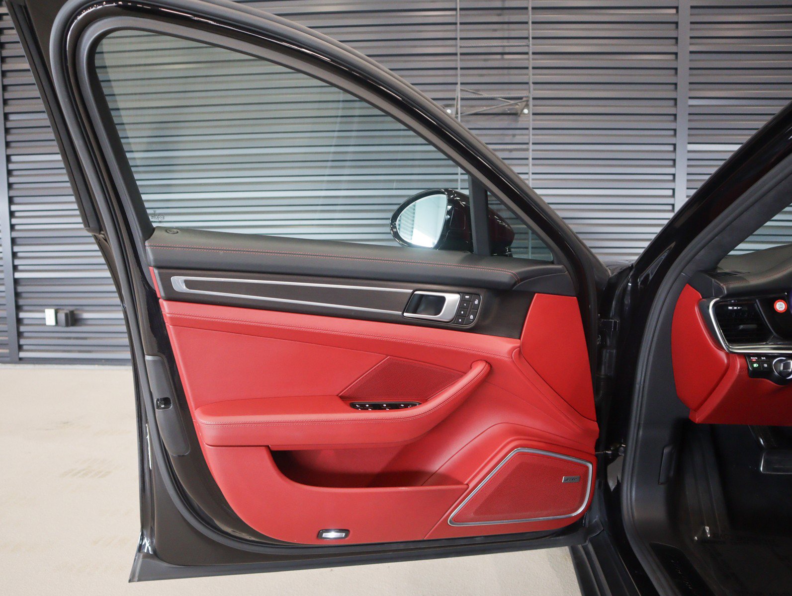 Used 2022 Porsche Panamera GTS AWD/4WD image 27