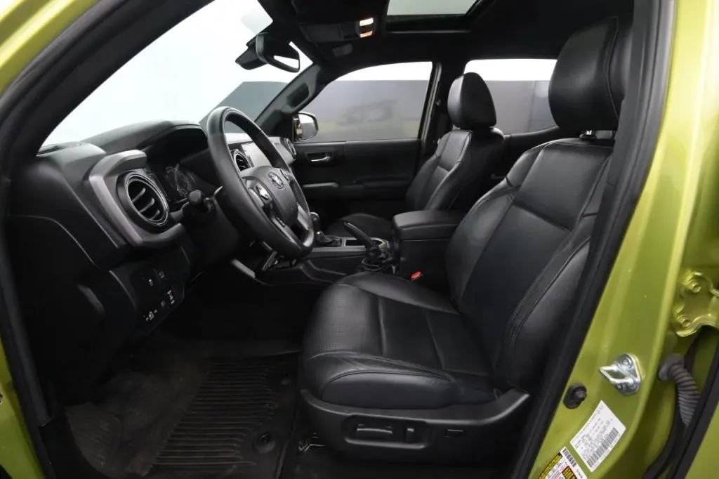 Used 2023 Toyota Tacoma TRD Sport w/ TRD Premium Sport Package AWD/4WD image 40