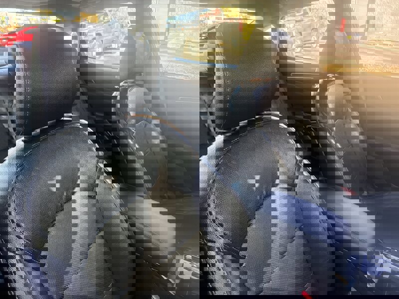 Used 2017 Kia Cadenza Premium w/ Luxury Package image 28