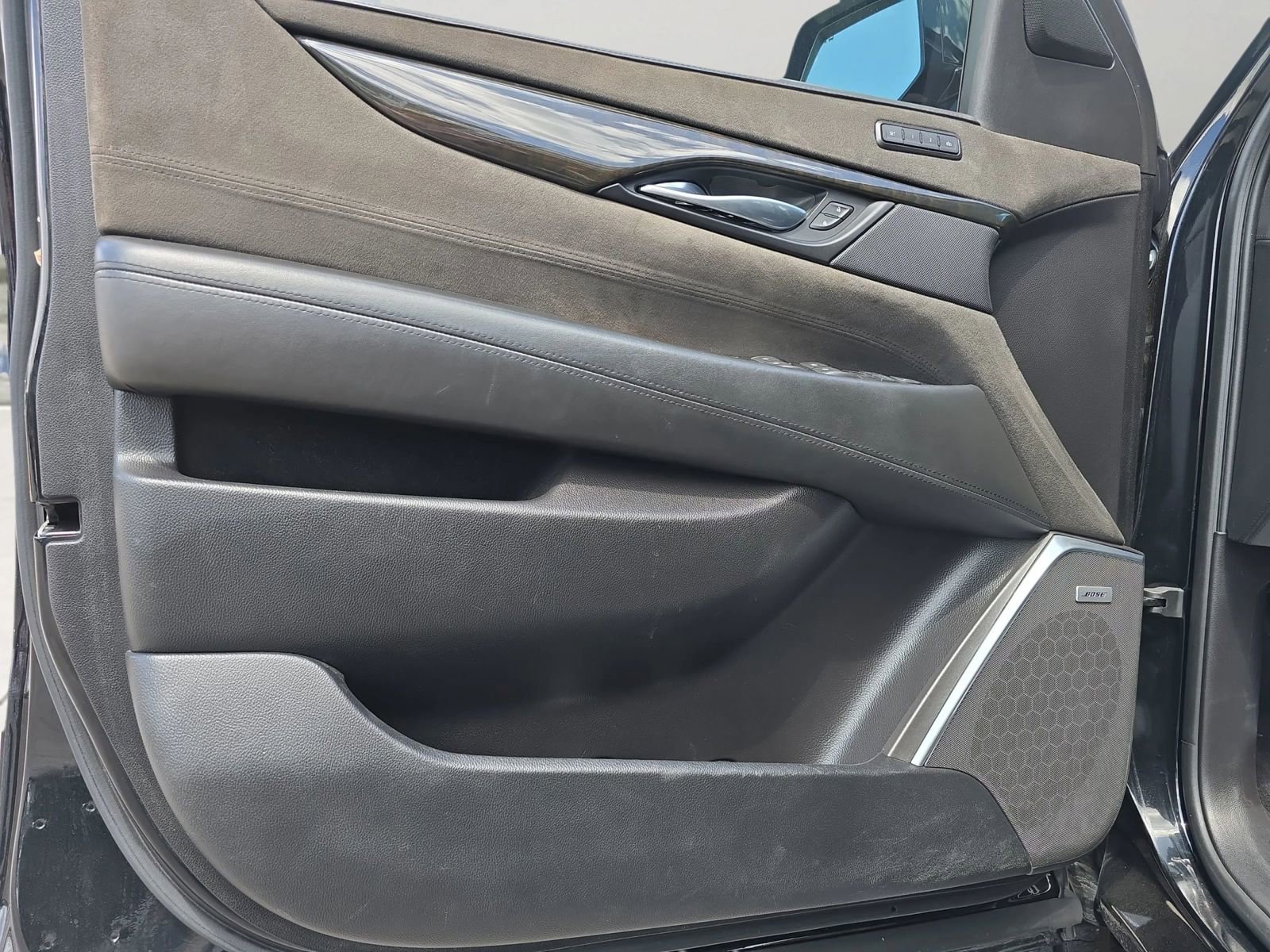 Used 2019 Cadillac Escalade Platinum AWD/4WD image 20