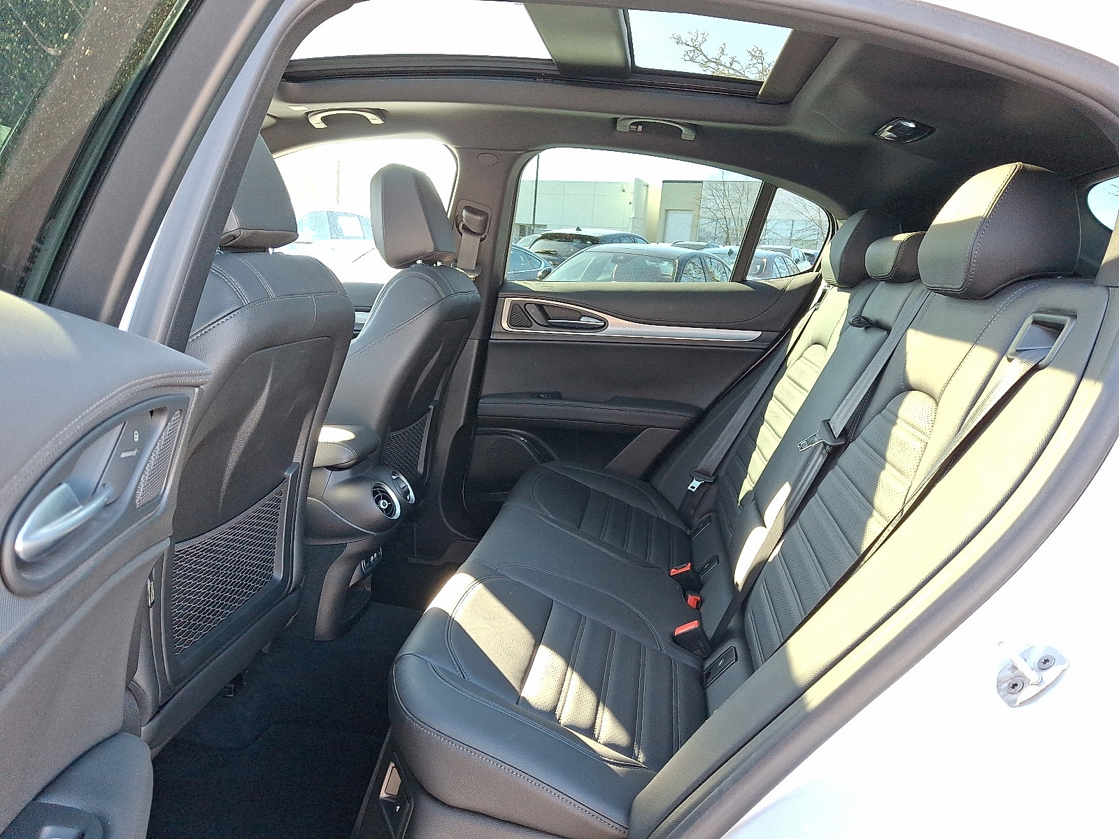 Used 2024 Alfa Romeo Stelvio Veloce image 10