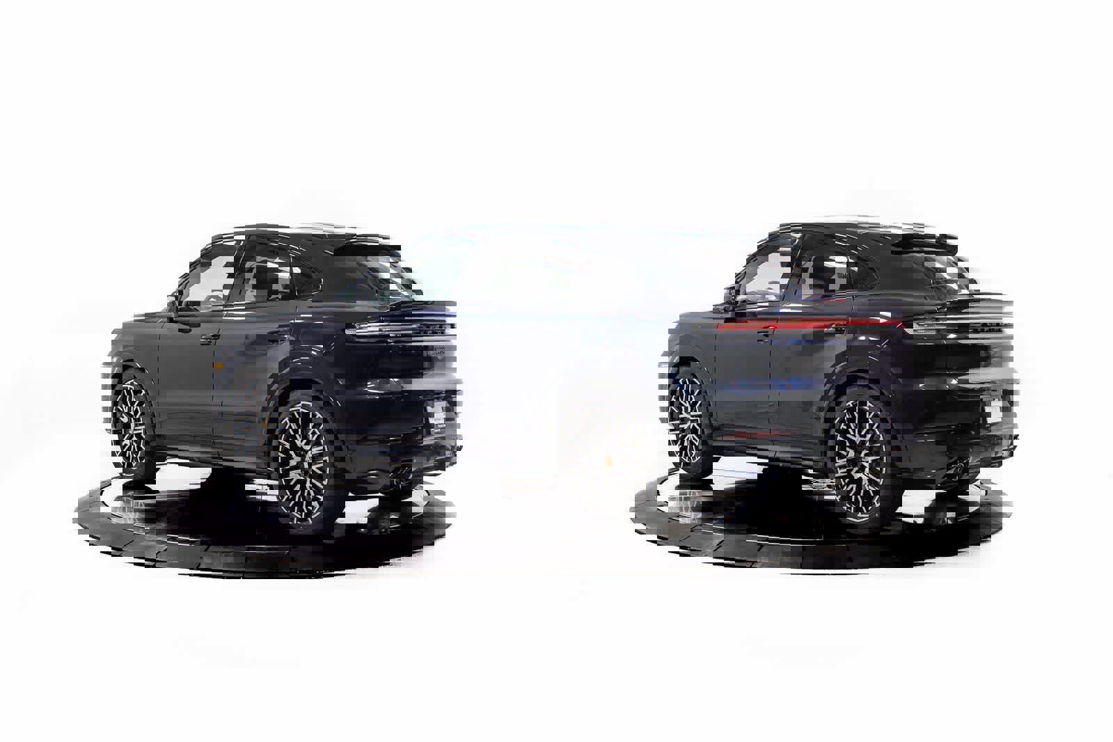 New 2026 Porsche Cayenne GTS image 3