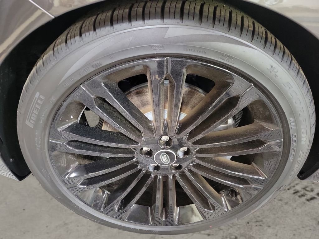 New 2026 Land Rover Range Rover Velar Dynamic SE image 9