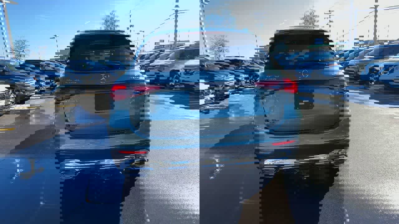 Used 2025 Mercedes-Benz GLC 300 4MATIC image 7