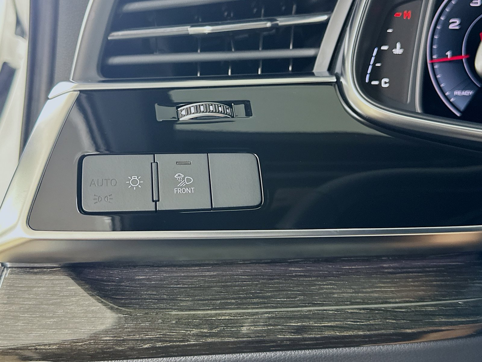 Certified 2025 Audi Q7 2.0T Premium AWD/4WD image 25