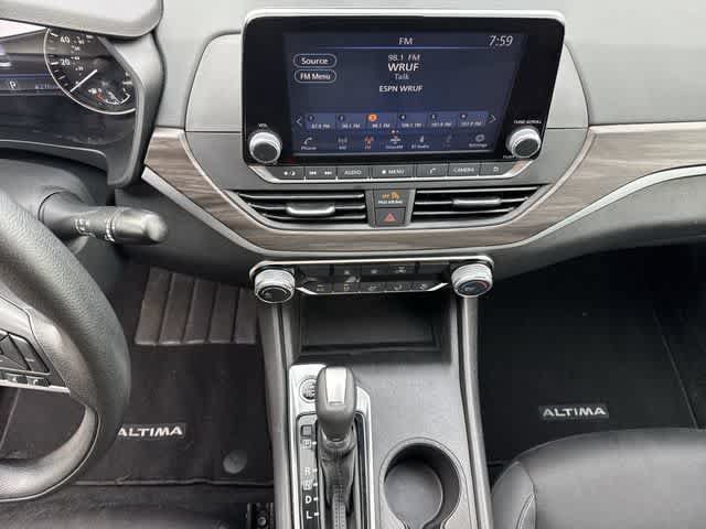 Used 2025 Nissan Altima 2.5 SV FWD image 23