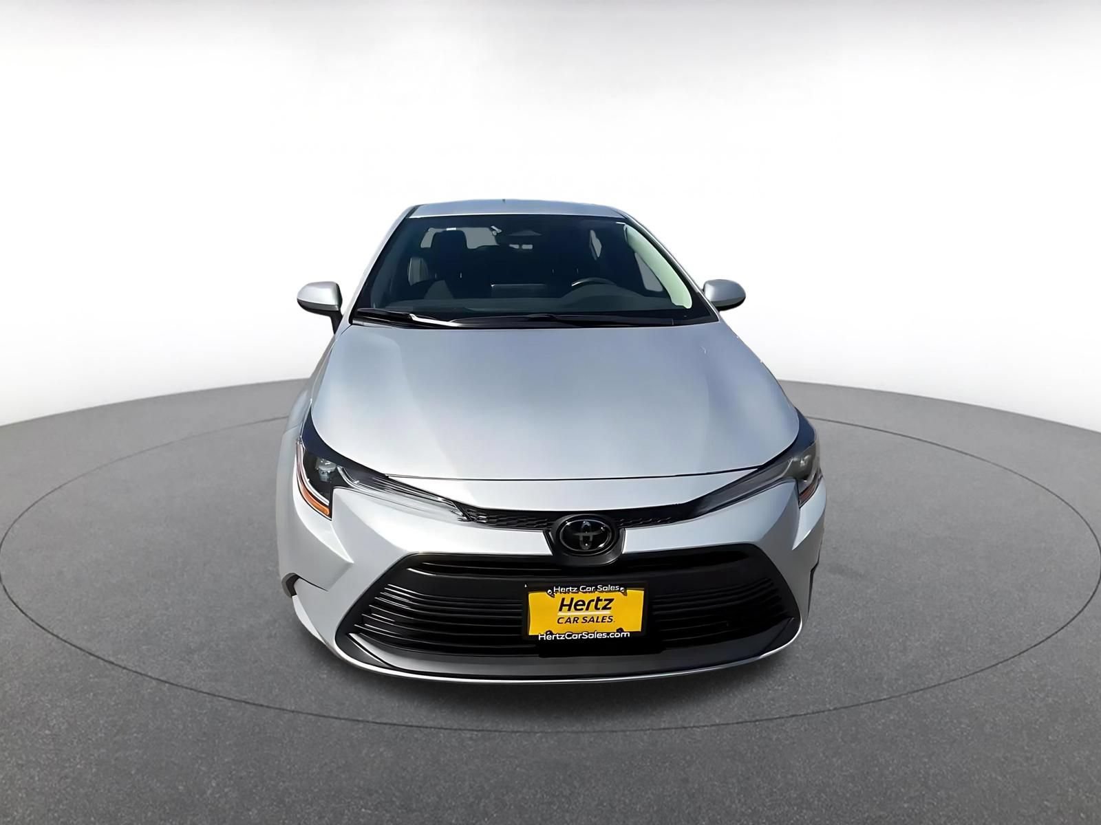 Used 2025 Toyota Corolla LE FWD image 4