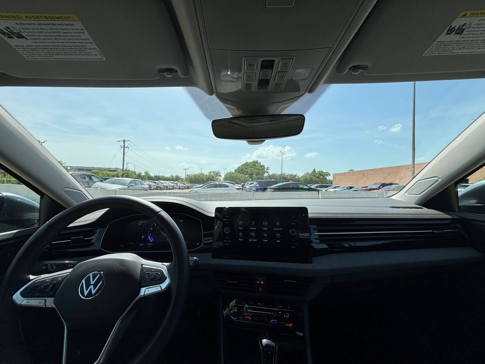 Used 2025 Volkswagen Jetta SE FWD image 34
