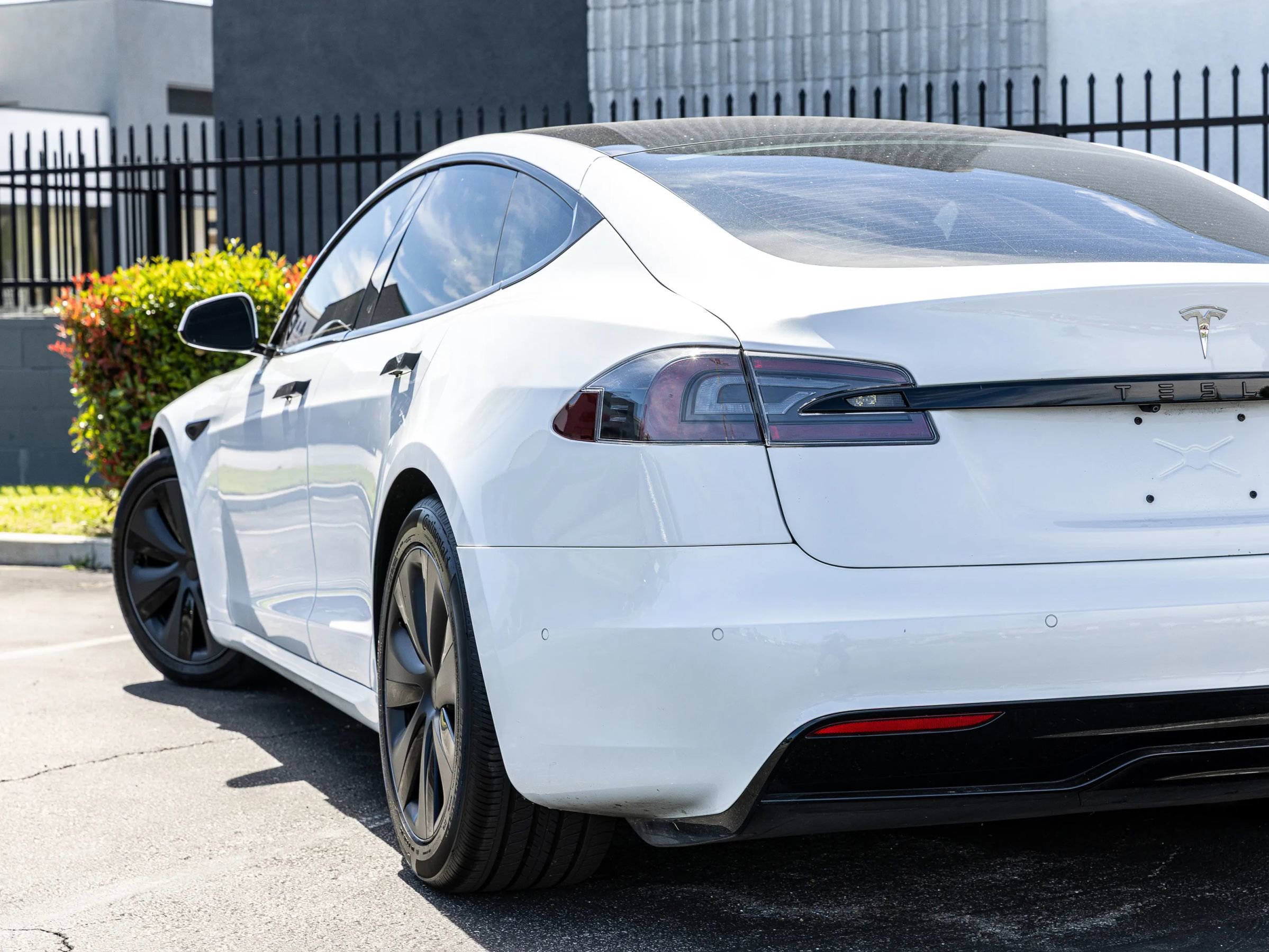 Used 2022 Tesla Model S Standard Range AWD/4WD image 5
