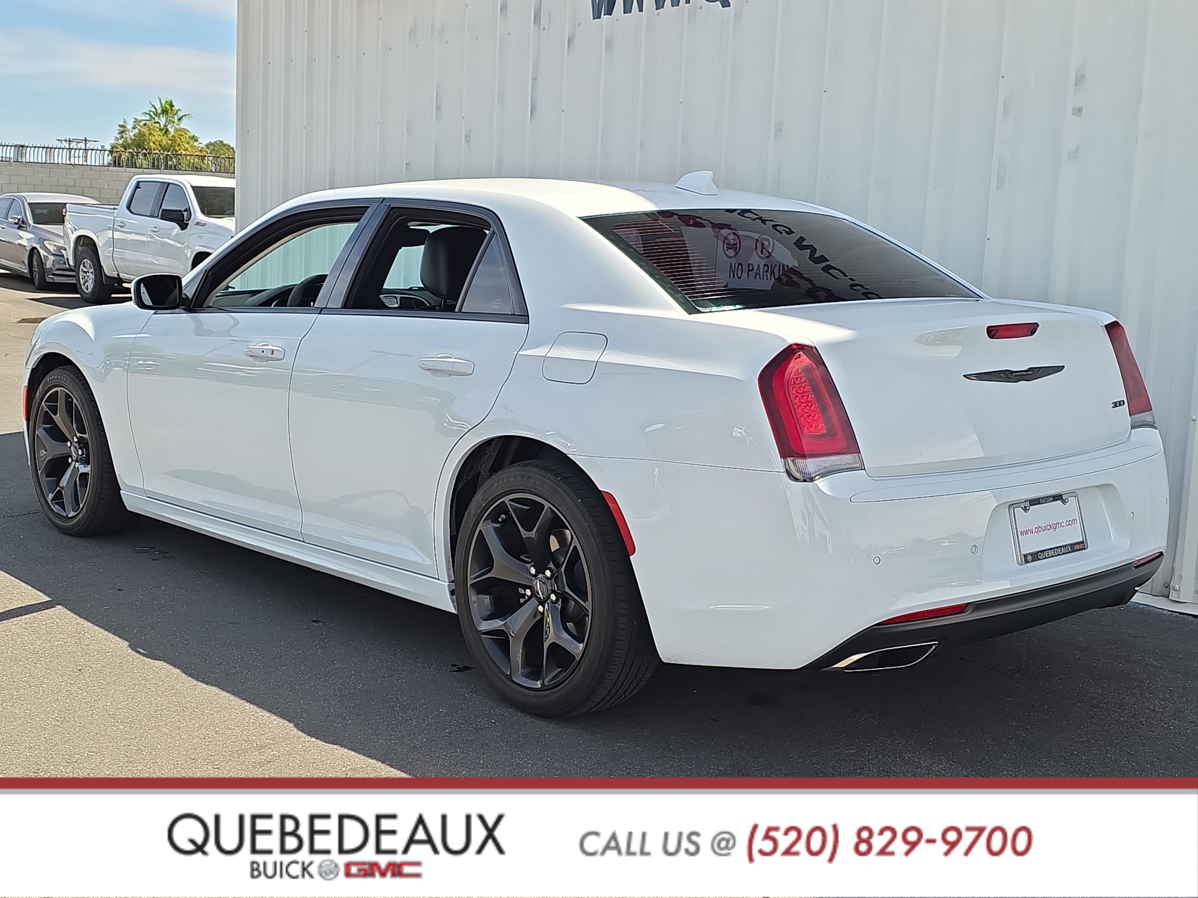Used 2023 Chrysler 300 Touring L image 5