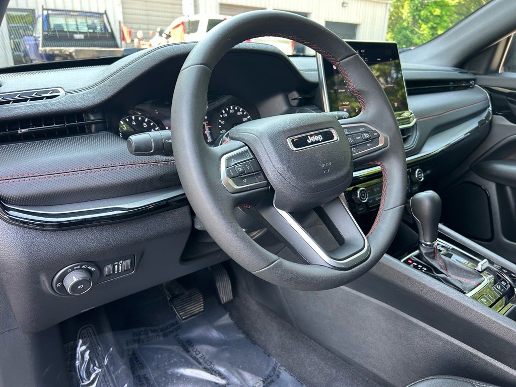 Used 2024 Jeep Compass Trailhawk image 15