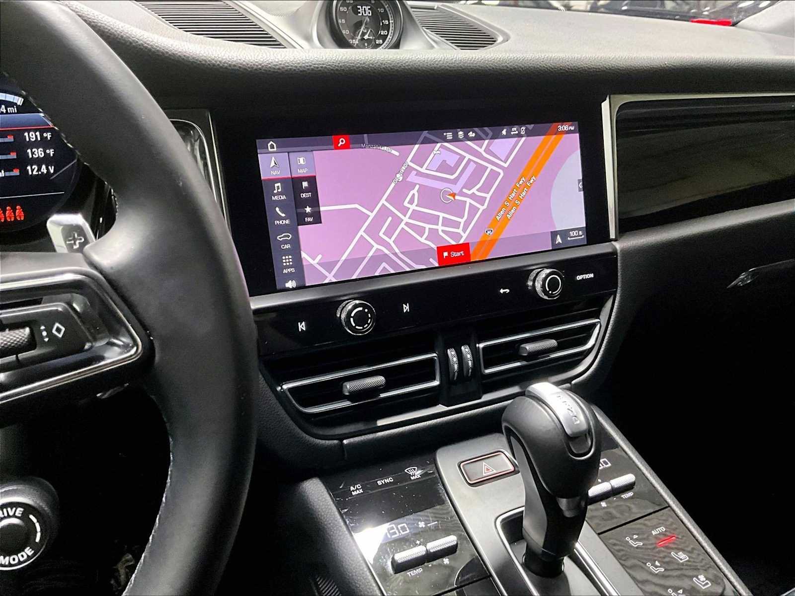 Used 2025 Porsche Macan image 18